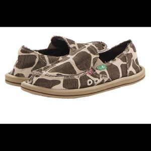 Women’s Sanuk giraffe flats